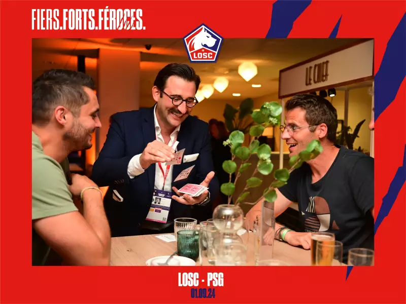 Tom Coss, magicien close-up au salon VIP du LOSC