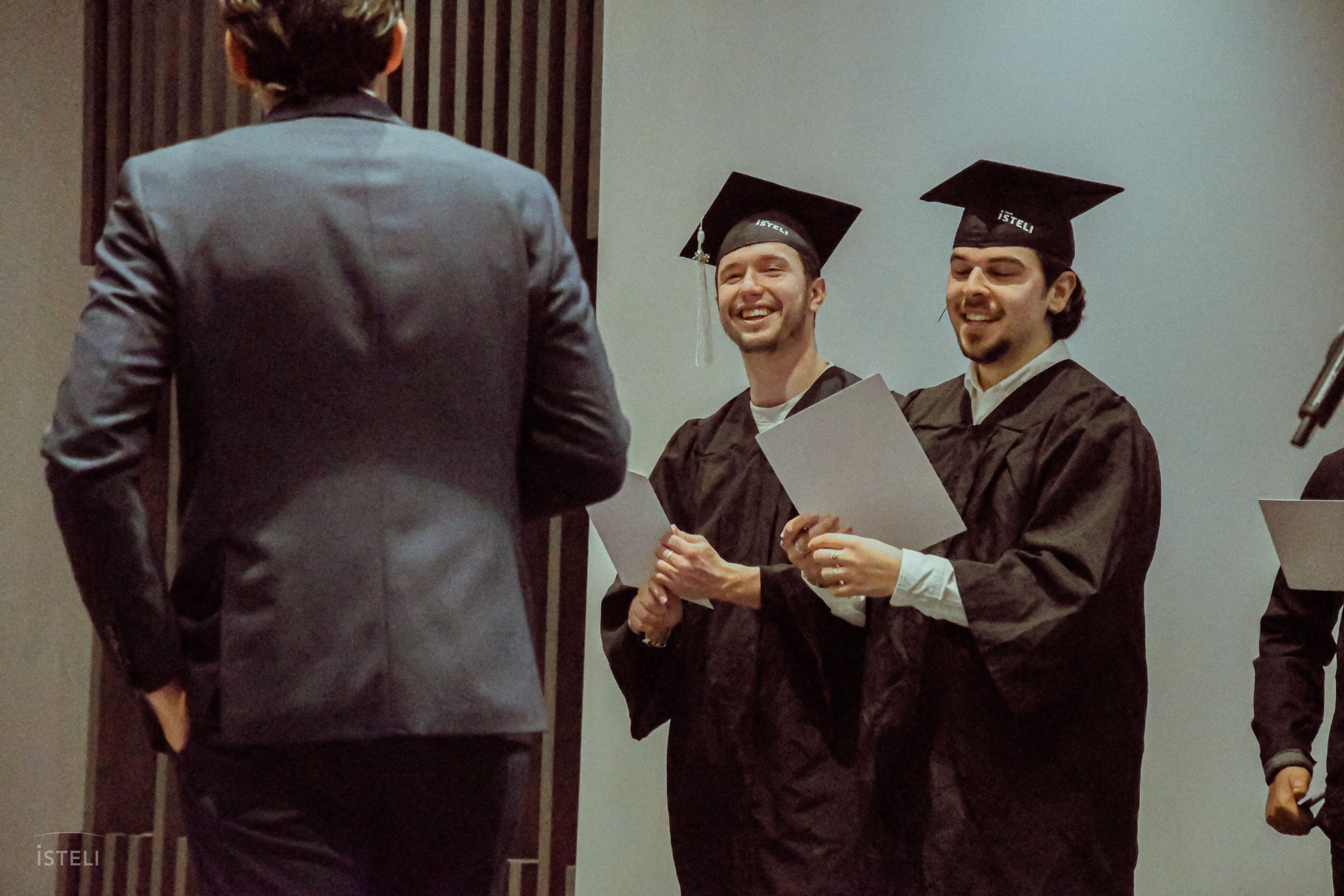 tenue de cérémonie pour une remise de diplome