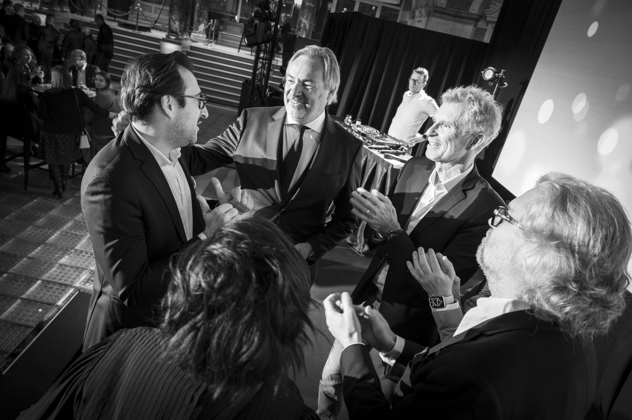 Denis Brogniart et Tom Coss, mentaliste, lors d'un événement